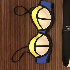 Size small triangl top